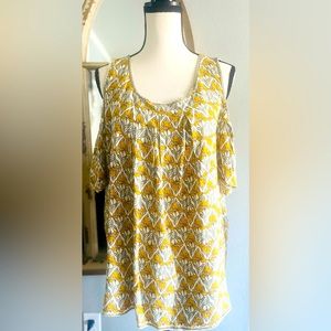 Max Studio NWT Mustard Floral Cold Shoulder Top Blouse Size Large